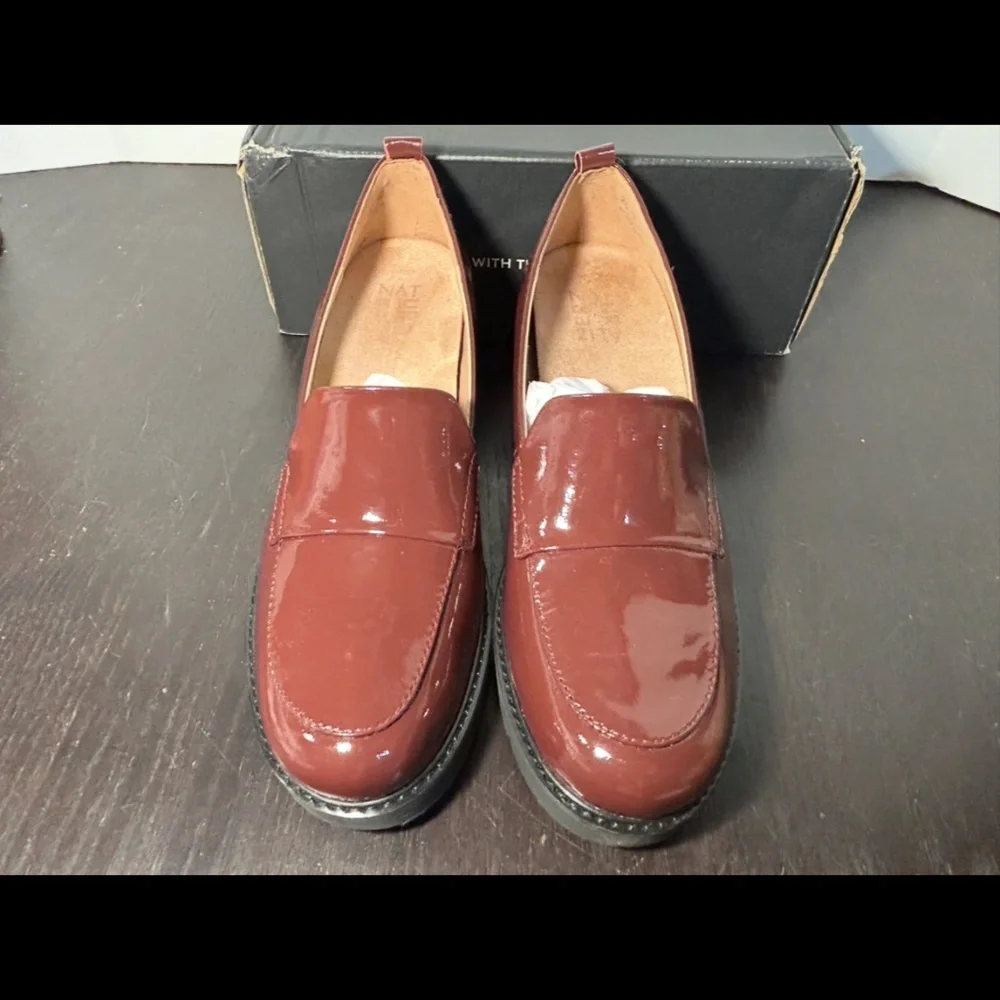 Naturalizer Darry Lug Sole Patent Leather Loafers Shoes Cab Sav Red Size 8.5M